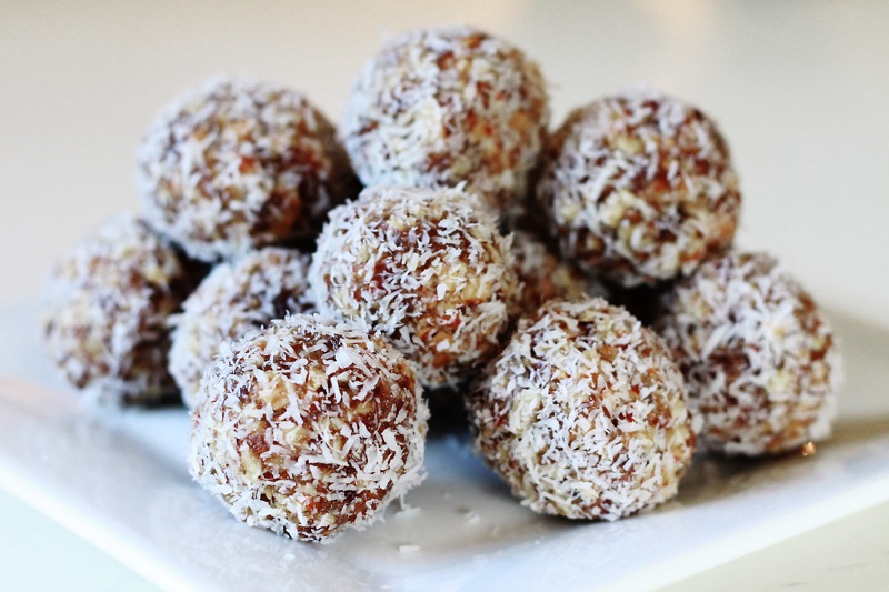 Coconut almond balls